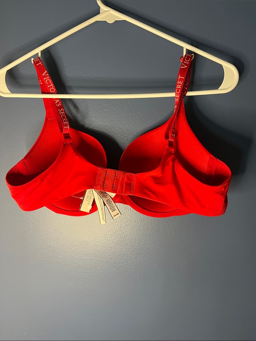 Victoria's Secret Red Padded Underwire Bra with Adjustable Straps, NWT size 38B - Picture 12 of 13